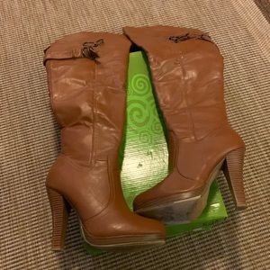 Chestnut color 3.5 inch Boots with wooden heel
